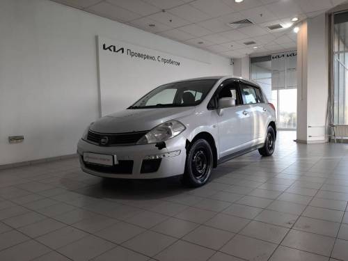 Nissan Tiida I