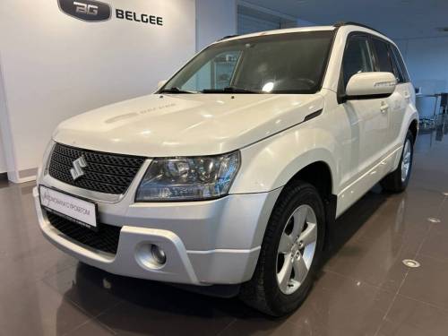 Белый Suzuki Grand Vitara II Рестайлинг