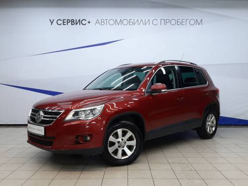 Красный Volkswagen Tiguan I