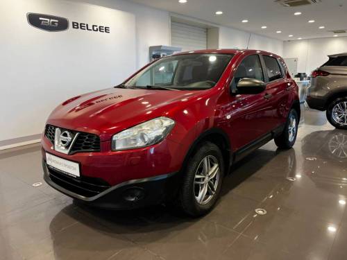 Красный Nissan Qashqai I Рестайлинг