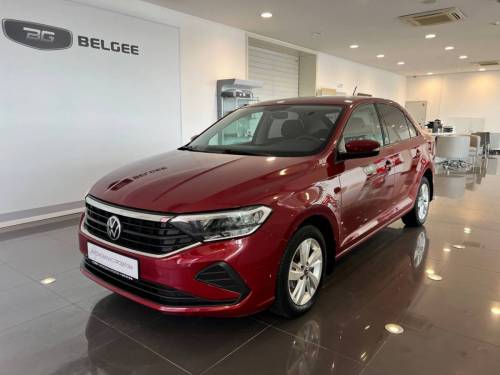 Красный Volkswagen Polo VI