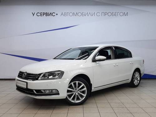 Белый Volkswagen Passat B7