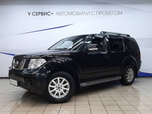 Черный Nissan Pathfinder III