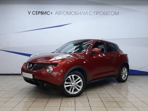 Красный Nissan Juke I