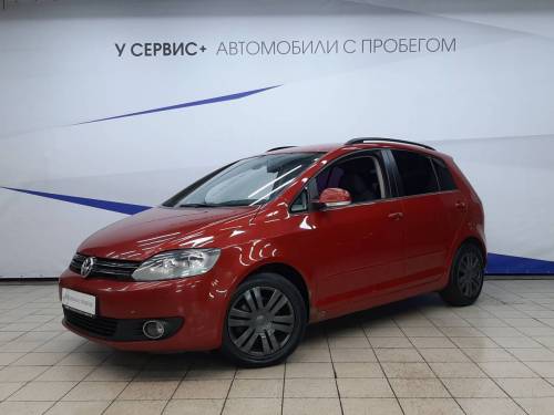 Красный Volkswagen Golf Plus II