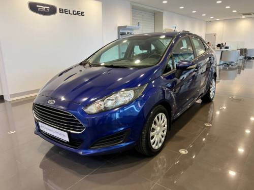 Синий Ford Fiesta Mk6 Рестайлинг