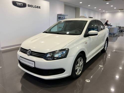 Белый Volkswagen Polo V