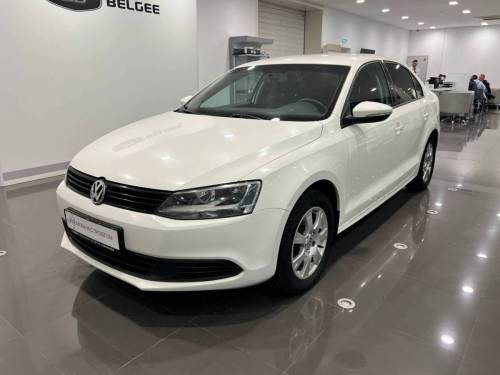 Белый Volkswagen Jetta VI