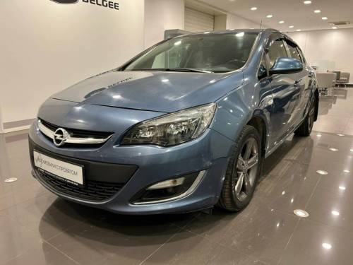 Синий Opel Astra J Рестайлинг