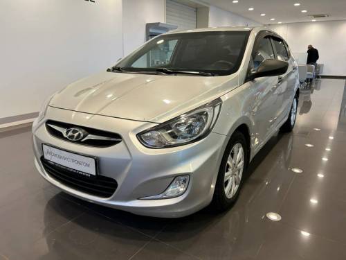 Серый Hyundai Solaris I