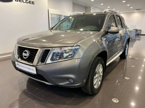Серый Nissan Terrano III (D10)