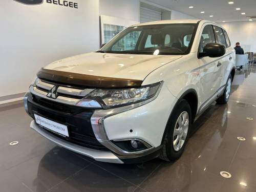 Белый Mitsubishi Outlander III Рестайлинг 2