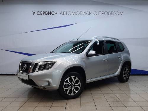 Серый Nissan Terrano III (D10)