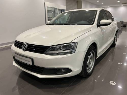 Белый Volkswagen Jetta VI