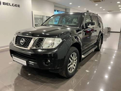 Черный Nissan Pathfinder III Рестайлинг