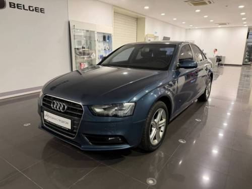 Синий Audi A4 IV (B8) Рестайлинг