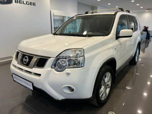Белый Nissan X-Trail II Рестайлинг