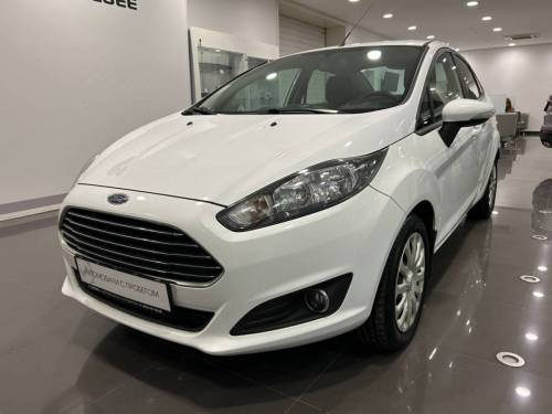 Белый Ford Fiesta Mk6 Рестайлинг