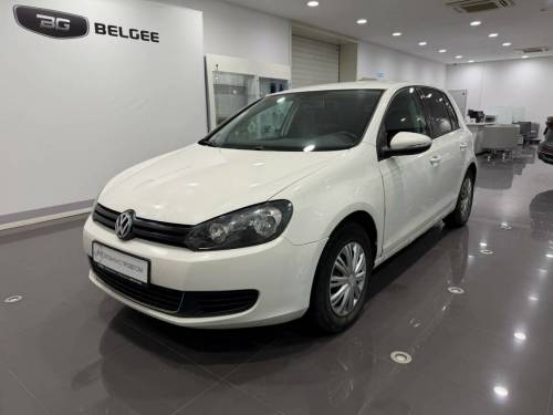 Серый Volkswagen Golf VI