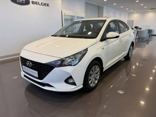 Белый Hyundai Solaris II Рестайлинг