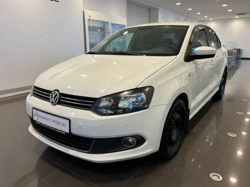 Белый Volkswagen Polo V