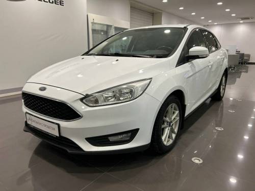 Белый Ford Focus III Рестайлинг