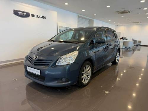 Серый Toyota Verso I