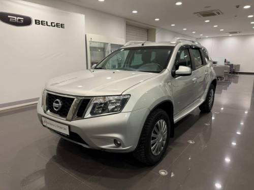 Серебряный Nissan Terrano III (D10)