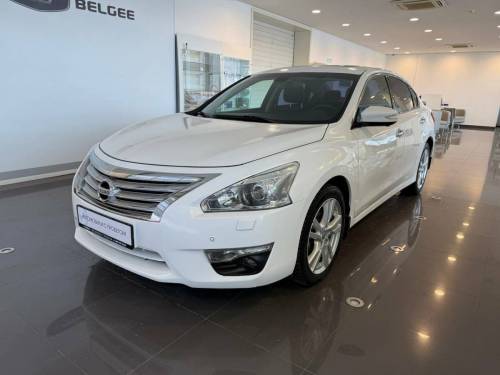 Белый Nissan Teana III