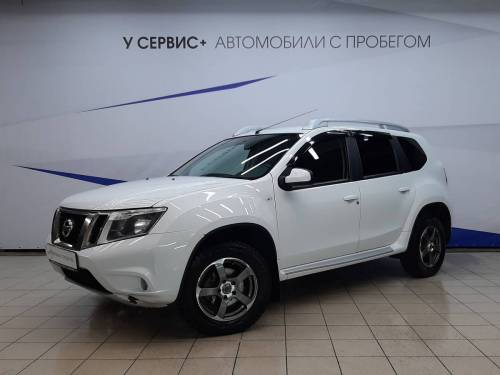 Белый Nissan Terrano III (D10)