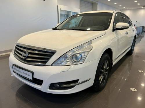 Белый Nissan Teana II Рестайлинг
