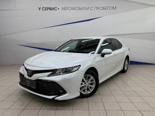 Белый Toyota Camry VIII (XV70)