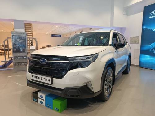 Белый Subaru Forester VI