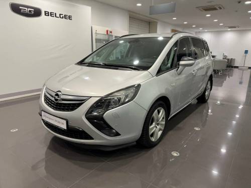 Серебряный Opel Zafira C