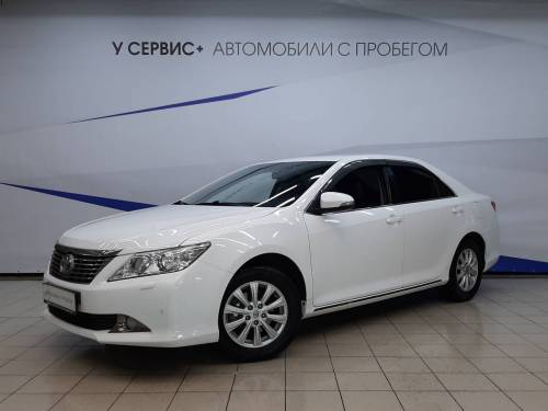 Белый Toyota Camry VII (XV50)