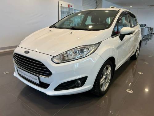 Белый Ford Fiesta Mk6 Рестайлинг