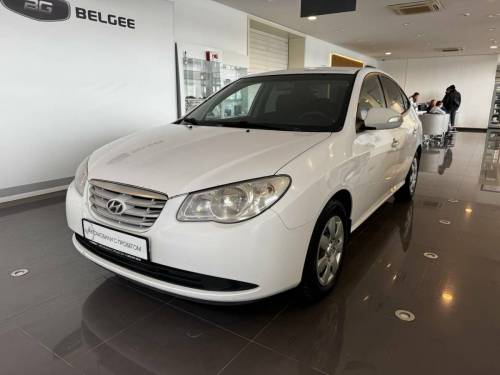 Белый Hyundai Elantra IV (HD)