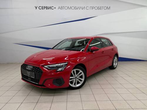 Красный Audi A3 IV (8Y)