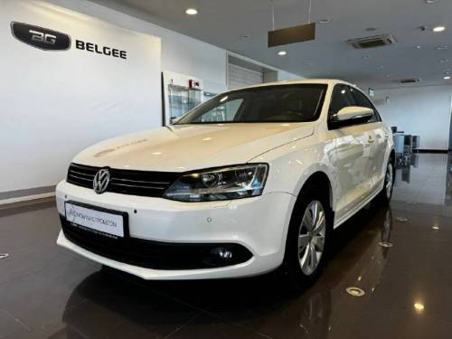 Белый Volkswagen Jetta VI
