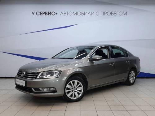 Серый Volkswagen Passat B7
