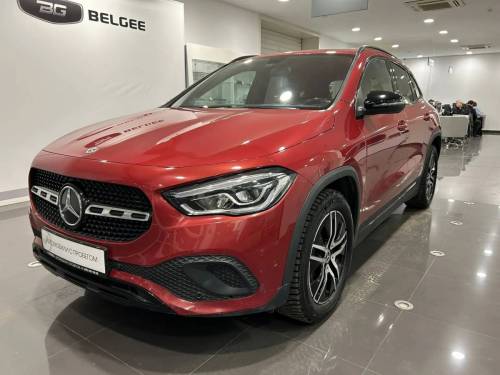 Красный Mercedes-Benz GLA II (H247)