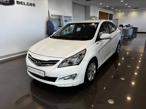 Белый Hyundai Solaris I Рестайлинг
