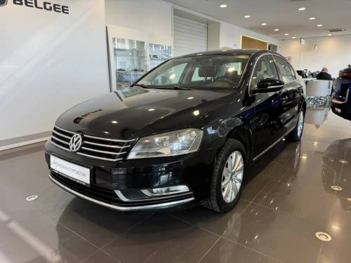Черный Volkswagen Passat B7
