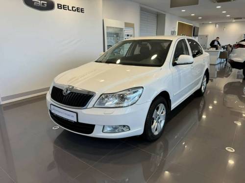 Белый Skoda Octavia II (A5) Рестайлинг
