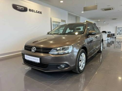 Коричневый Volkswagen Jetta VI