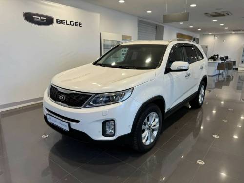 Белый Kia Sorento II Рестайлинг