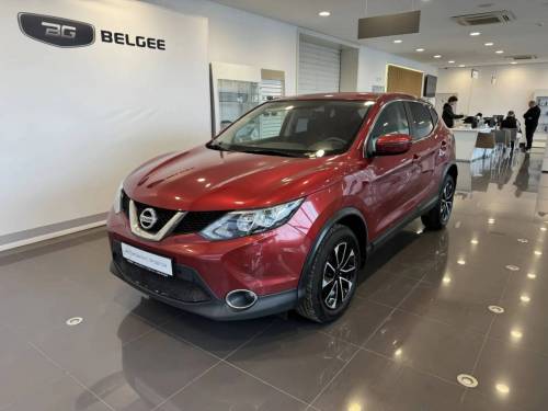 Красный Nissan Qashqai II