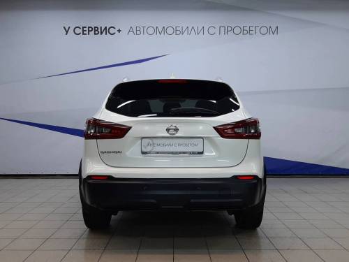 Белый Nissan Qashqai II Рестайлинг