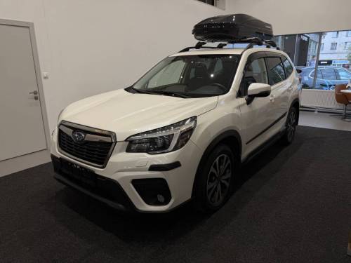 Белый Subaru Forester V