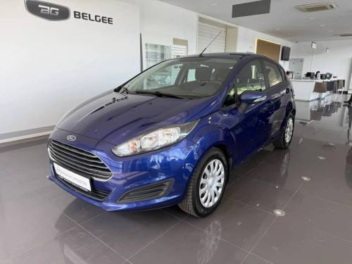 Синий Ford Fiesta Mk6 Рестайлинг